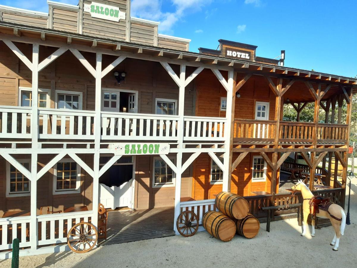 El Paso City, Zlatibor - Unique Wooden Cottages, Treehouse, Wild West Rooms, Accommodation 1-6 People Exteriör bild
