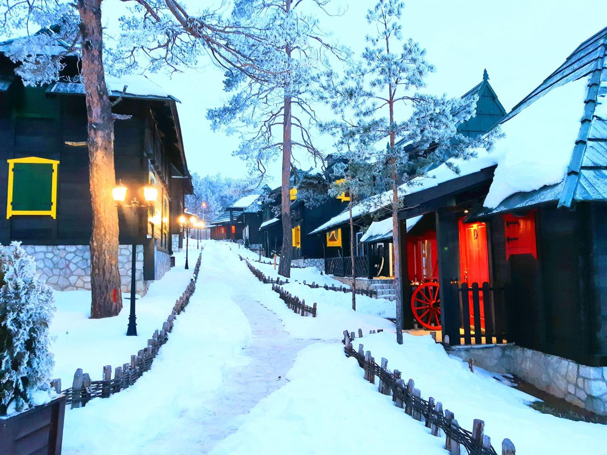 El Paso City, Zlatibor - Unique Wooden Cottages, Treehouse, Wild West Rooms, Accommodation 1-6 People Exteriör bild
